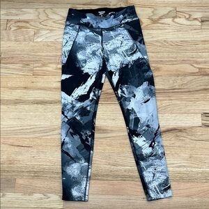 Reebok Women's Abstract Print Leggings - Black and Gray